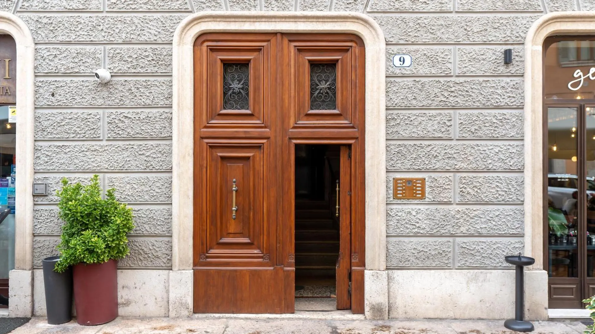 Guest house Palazzo Biasini By Postcardsfrom Hotel Verona Italy