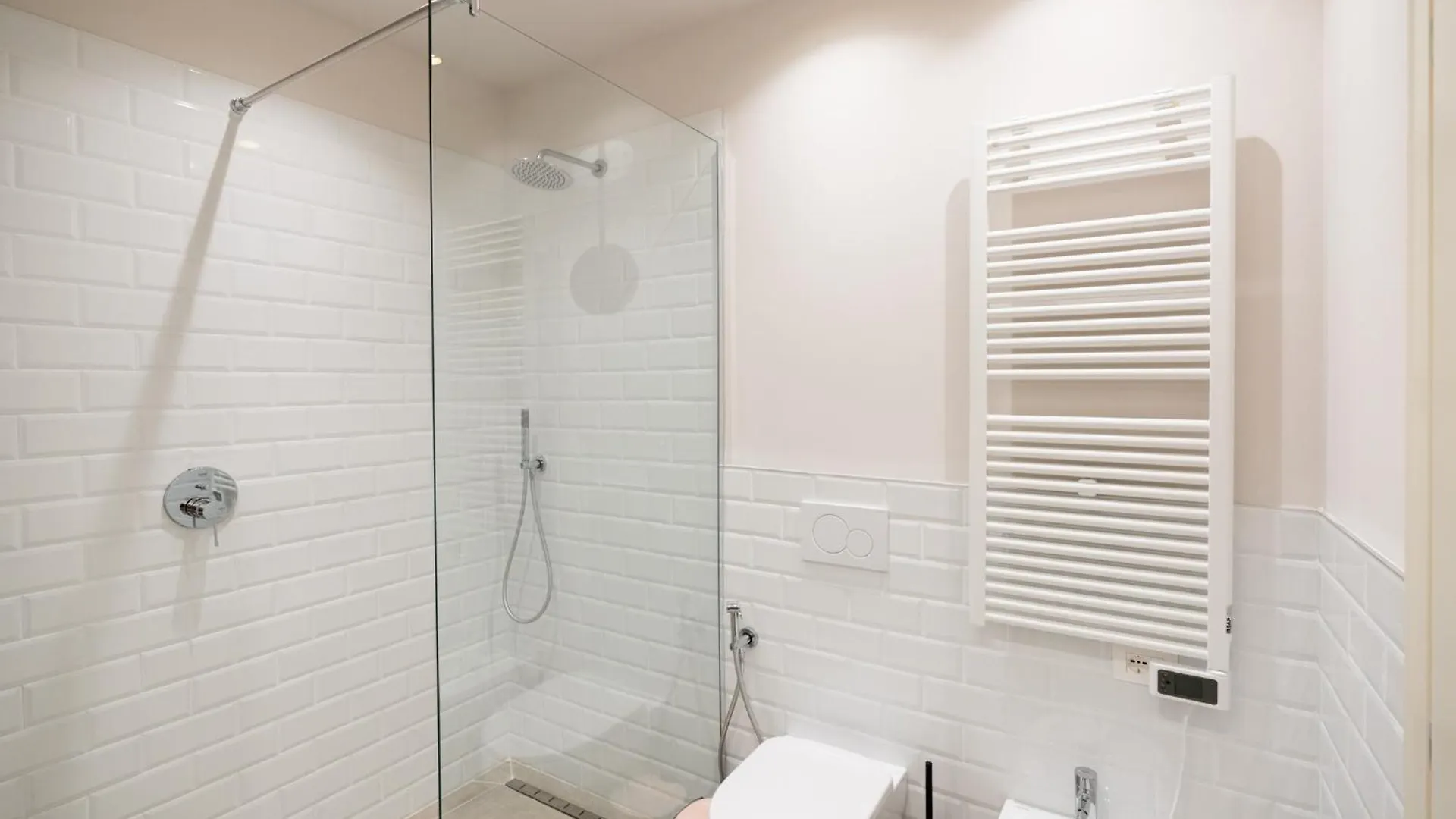 Palazzo Biasini By Postcardsfrom Hotel Verona Guest house