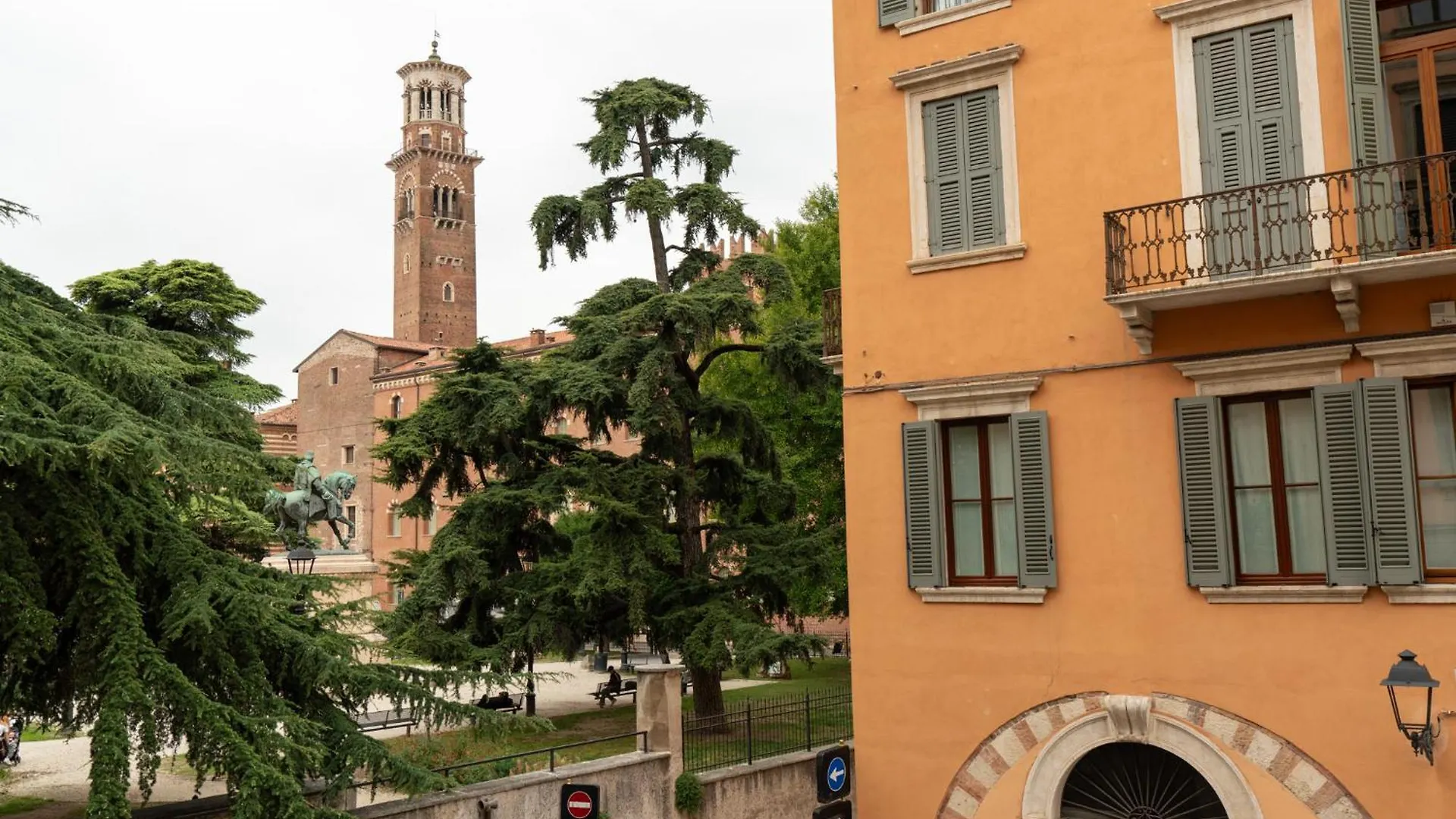 Palazzo Biasini By Postcardsfrom Hotel Verona Guest house