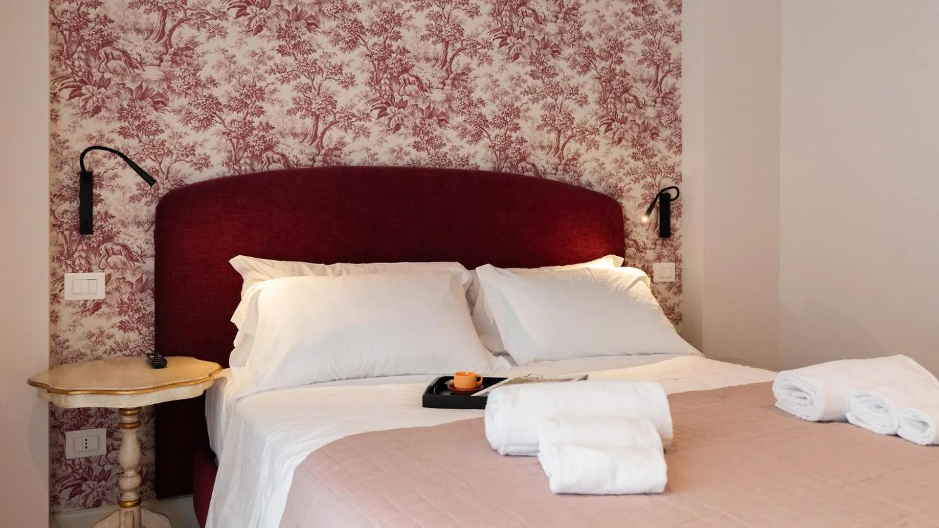 Palazzo Biasini By Postcardsfrom Hotel Verona Guest house