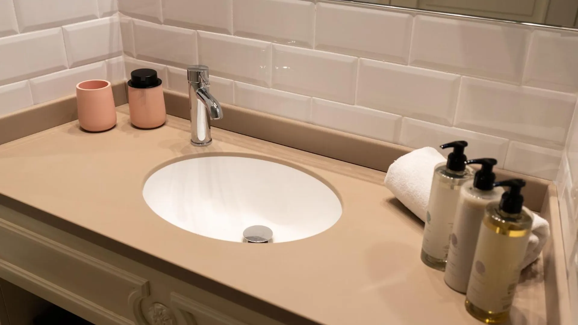 Palazzo Biasini By Postcardsfrom Hotel Verona Guest house